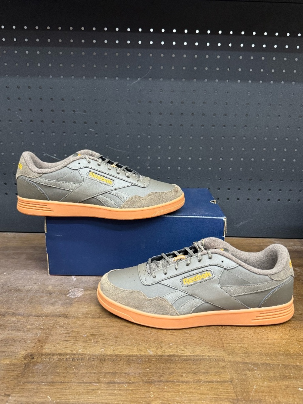 New W/ Box! Men's Reebok Court Advance Brown Khaki Orange Classic Sneakers